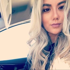 Meet your Posher, Cassandra